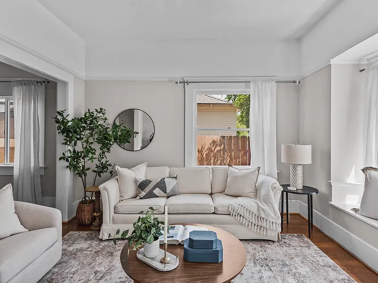 1736 Kearney Ave — Photo 4