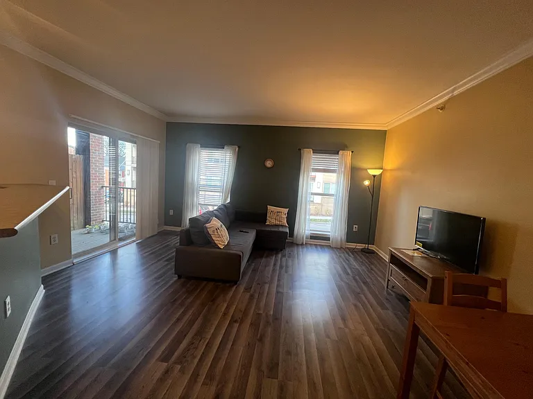 207 E University Ave #6A — Photo 2