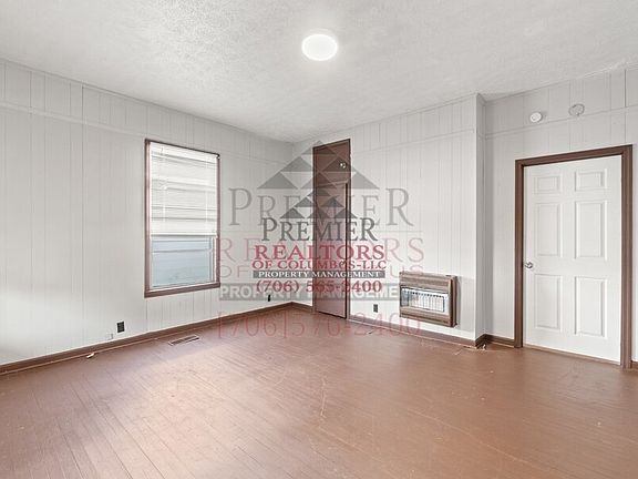 3rd image of 108 Comer St