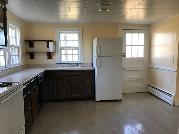 Large eat in kitchen 