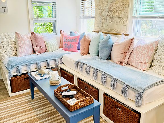 Living room sectional doubles as two twin beds. Smart TV with apps & YouTube TV.