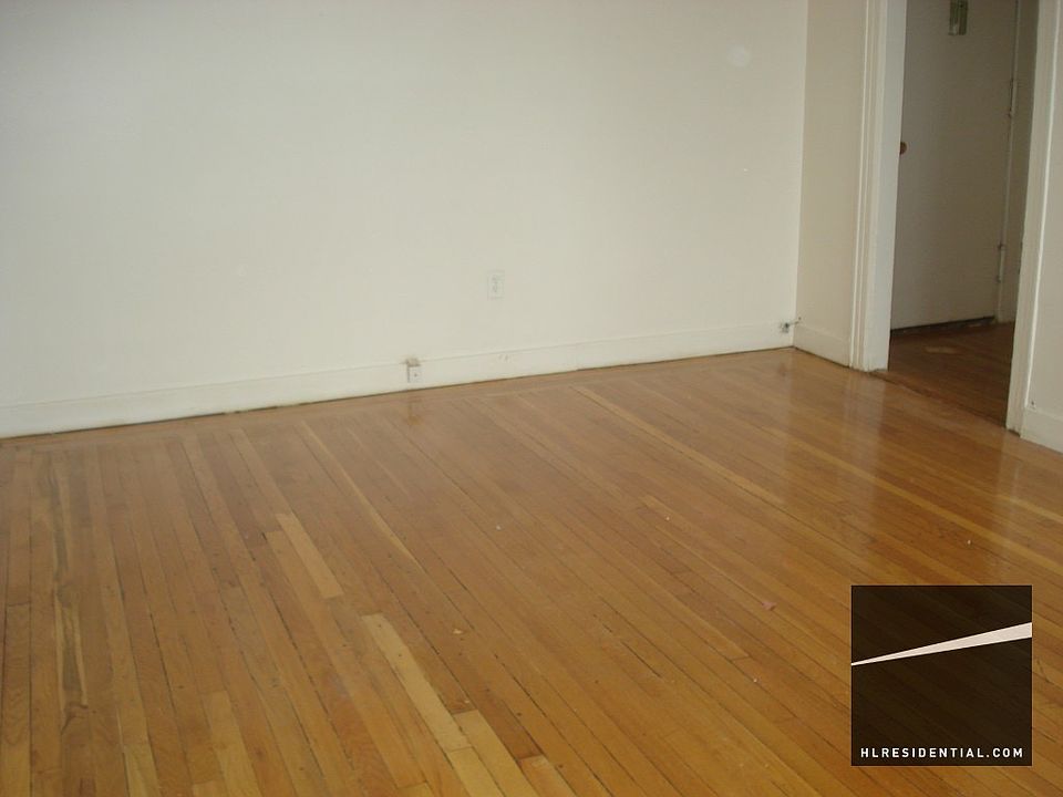 1st image of 10425 195th St #2J