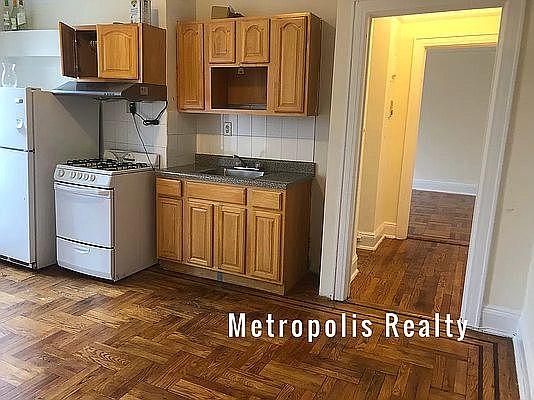 2nd image of 1929 23rd Ave