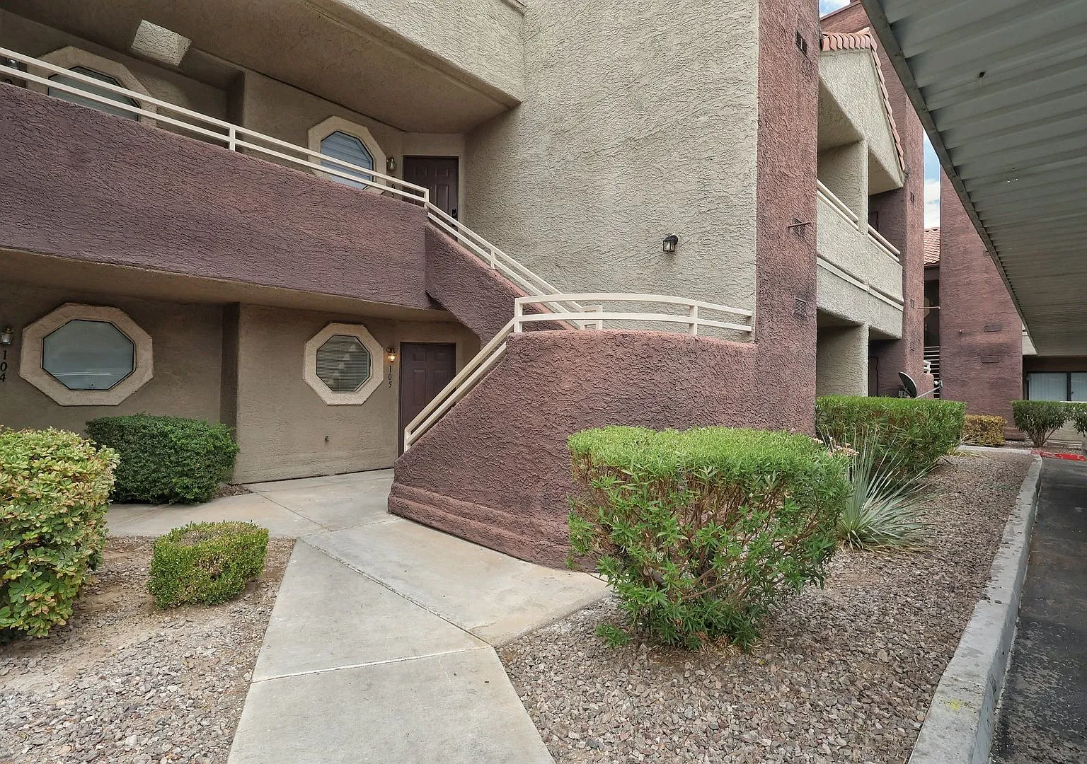 Welcome to easy Las Vegas living in this charming single-story condominium! — Photo 1