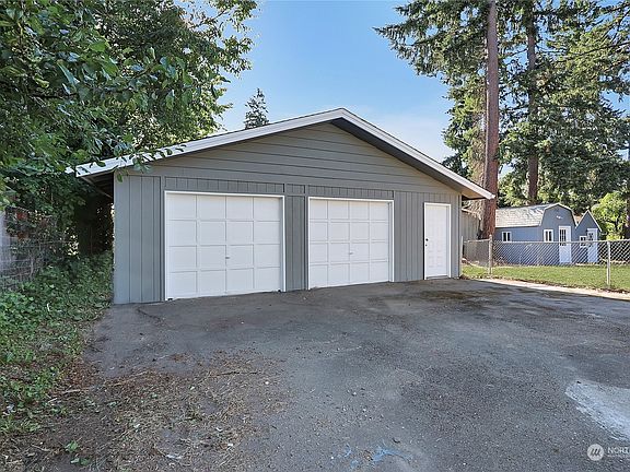 3rd image of 6812 51st Avenue E