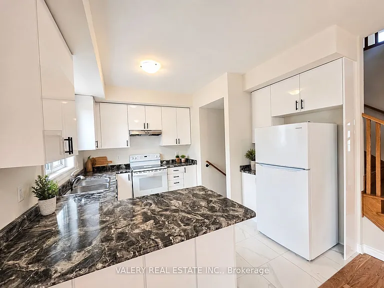 22 Hylton Dr — Photo 2