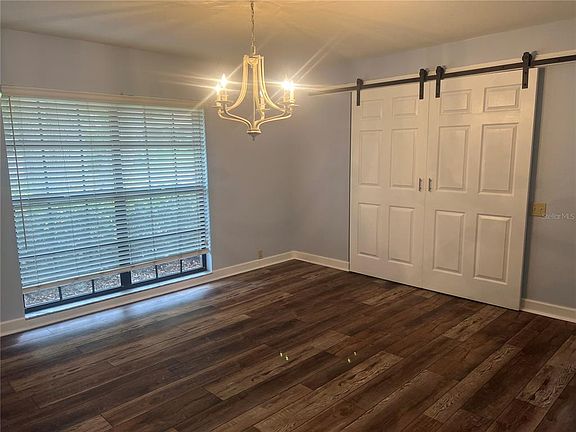 4th image of 1101 Oakridge Manor Dr