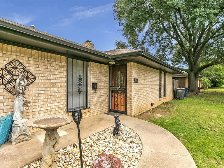 4908 Inverness Ave — Photo 2