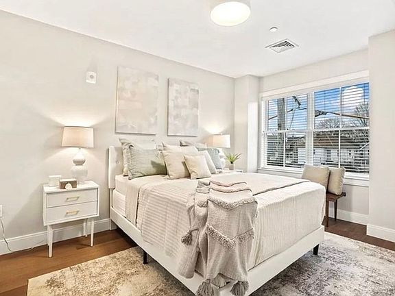 4th image of 425 Lagrange St #210A