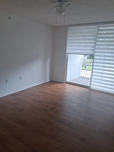 620 SW 111th Ave #203 Photo 1