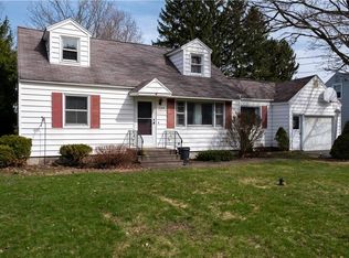109 Robinhood Ln, Camillus, NY 13031