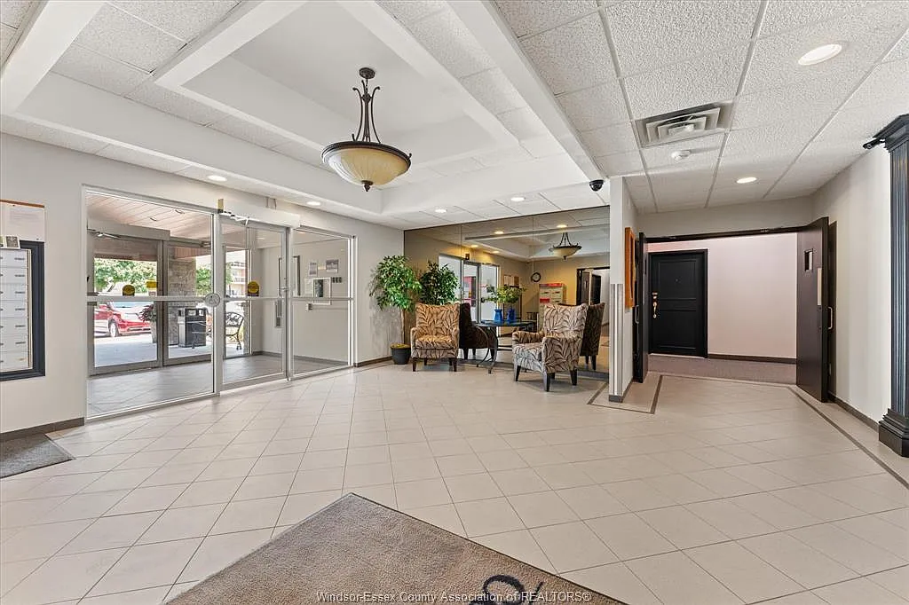 2 bed, 1.5 bath, 836 sqft, $2,250 — Photo 4