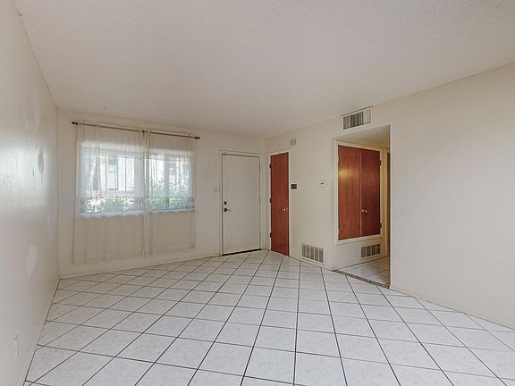 5th image of 600 Palomas Dr SE