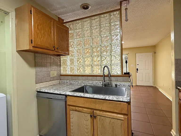 204 Davidson St — Photo 9