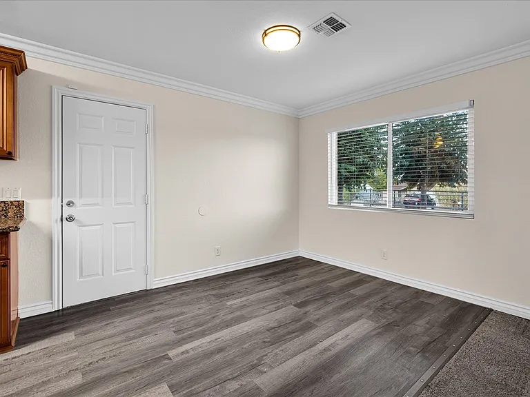 11074 Knobb Ave — Photo 7