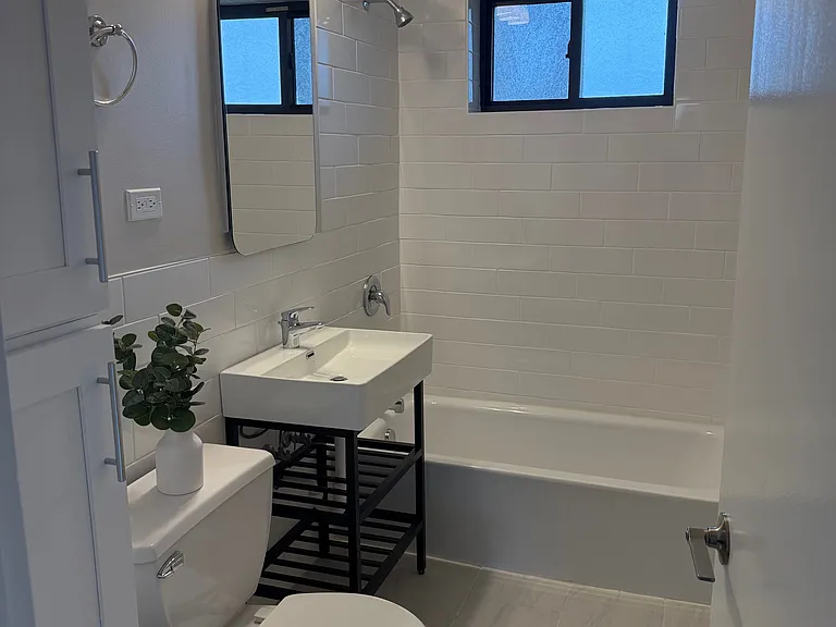 Park Lane Apartments — Photo 23