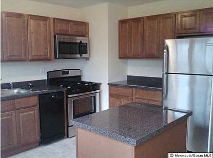 3rd image of 419 Applegate Ave