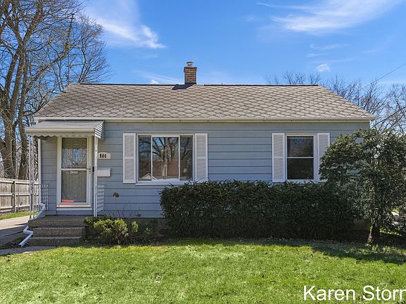 2nd image of 806 Royal Oak St SW