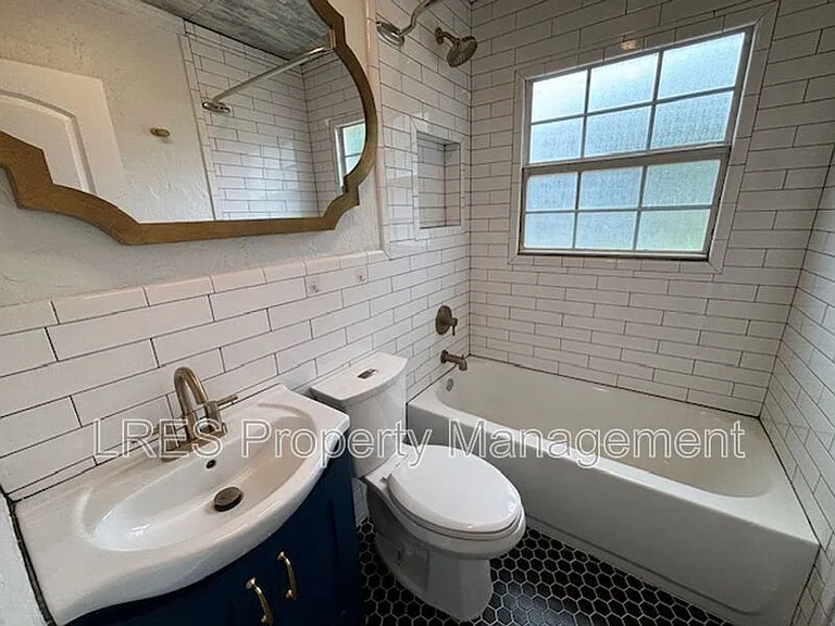 429 Wiltshire Rd — Photo 20