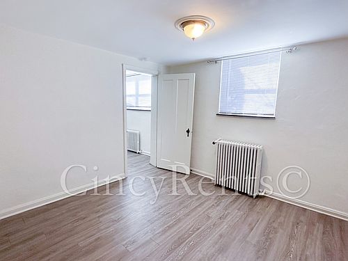 4th image of 2782 Observatory Ave APT 10
