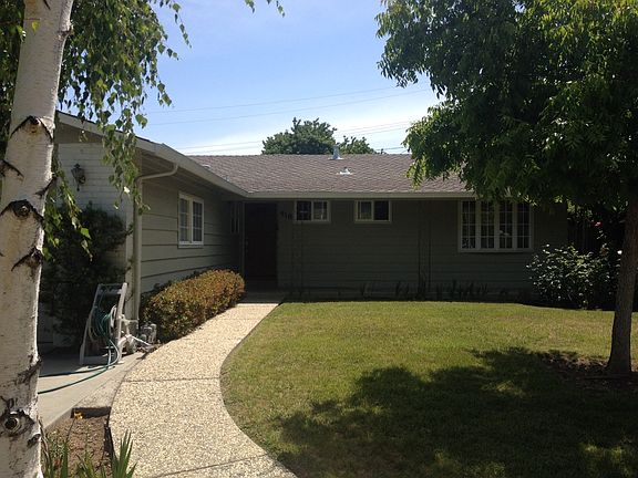 3rd image of 910 Cottonwood Dr