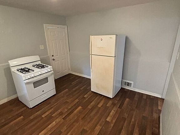 3rd image of 3500 Central Pl