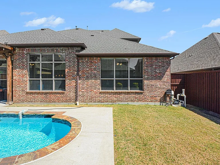 3323 Royal Ridge Dr — Photo 36