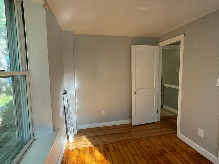 34 Chestnut St #B — Photo 11