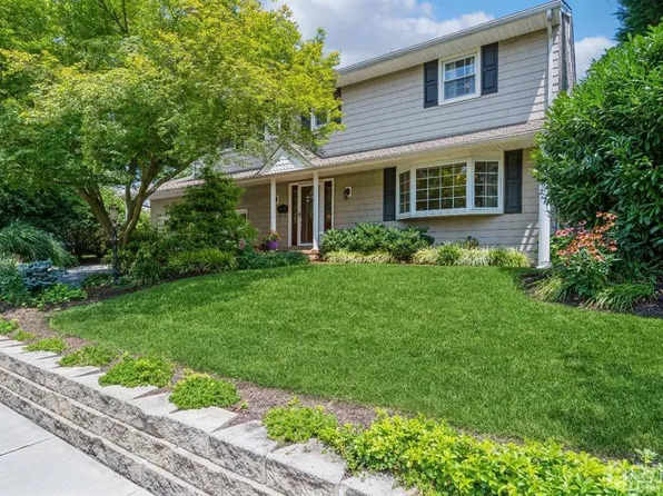 13 Desmet Ave, Milltown, NJ 08850