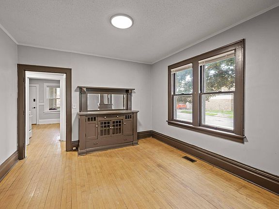 4th image of 3400 Elliot Ave #3