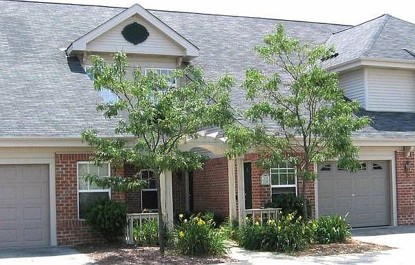 1st image of 441 E Arbor Cir