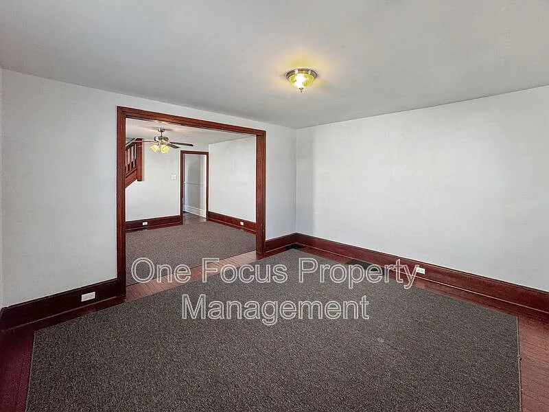 2 bed, 1.0 bath, $995 — Photo 2
