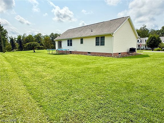 4th image of 105 Butternut Ln