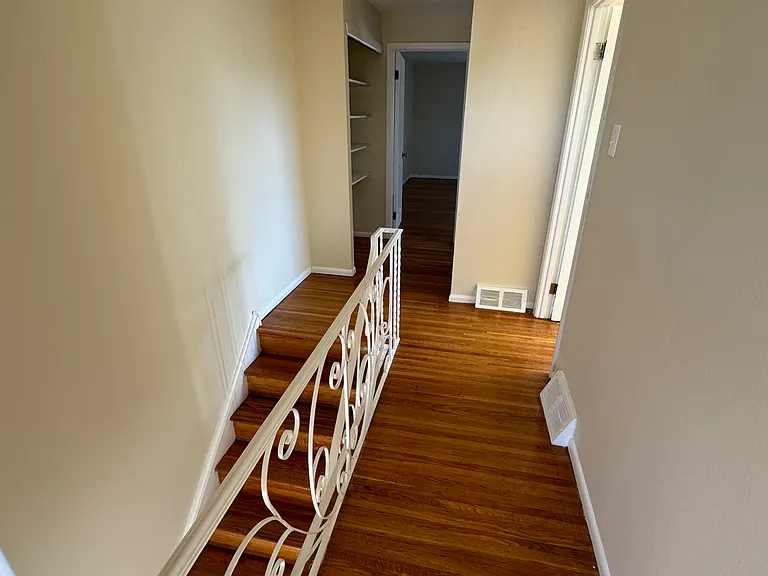 648 Jackson St — Photo 11