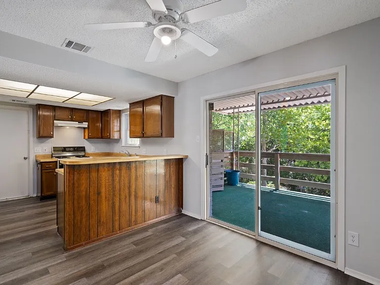 11809 Eubank Dr — Photo 15