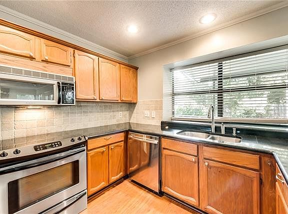4th image of 2125 Belmont Park Dr