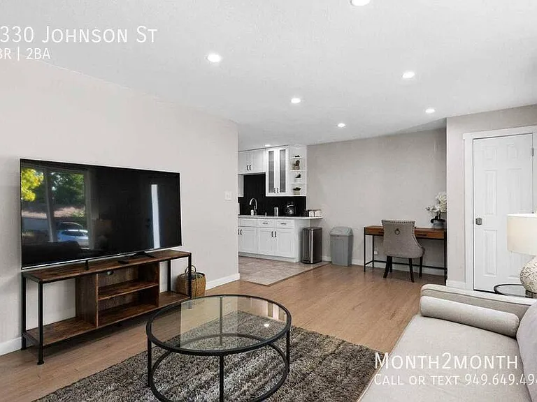 5330 Johnson St — Photo 3