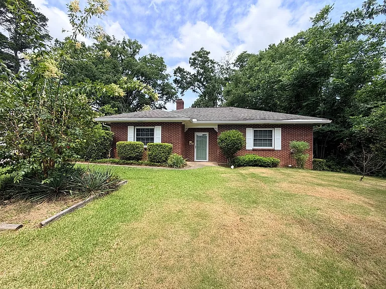 302 Bowles Ave — Photo 2
