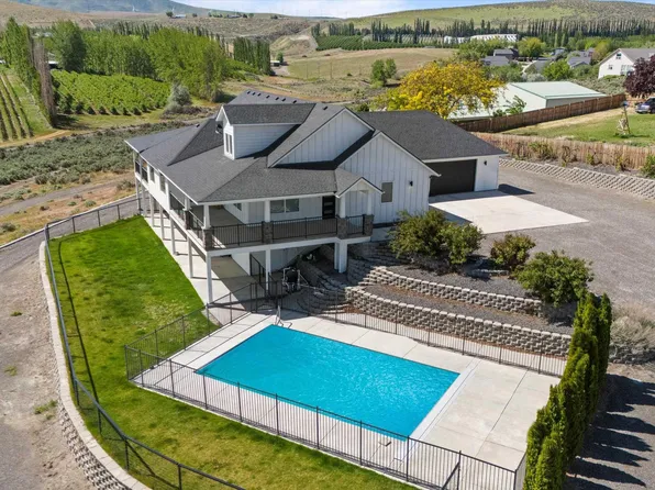 212 E 49th Ave, Kennewick, WA 99337