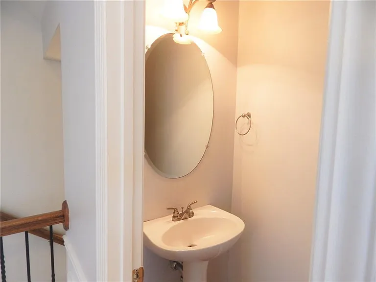 10829 Yorkwood St — Photo 9