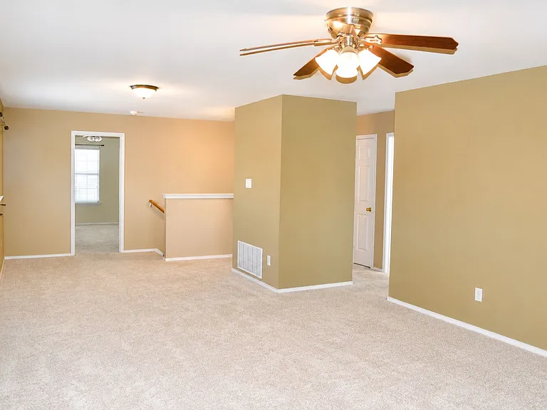 712 White Hawk Trl — Photo 32