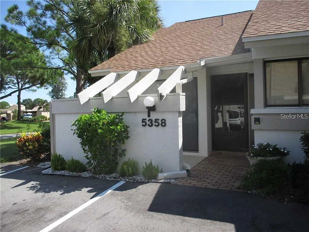 2 bed, 2.0 bath, 1080 sqft, $4,000 — Photo 1