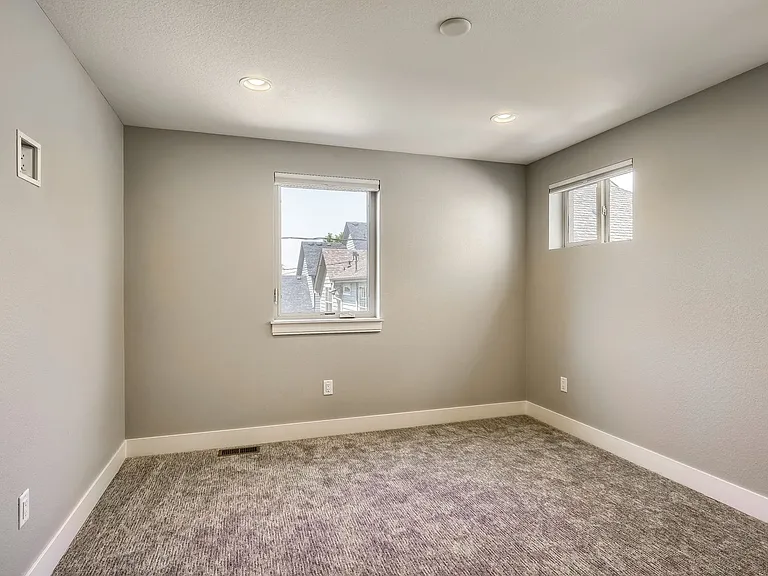 718 W 1st Ave — Photo 36