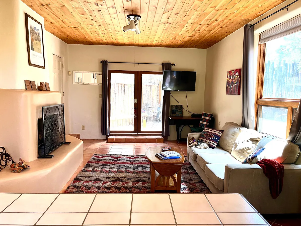 Building Photo - 804 Los Arboles Ln