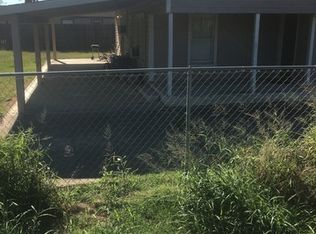 400 N Storts St, Poth, TX 78147