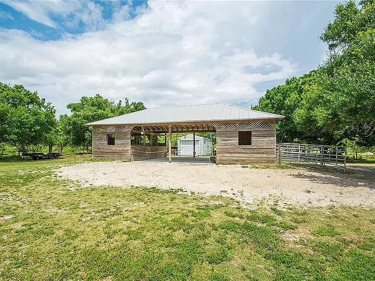5 bed, 2332 sqft, $5,500 — Photo 4