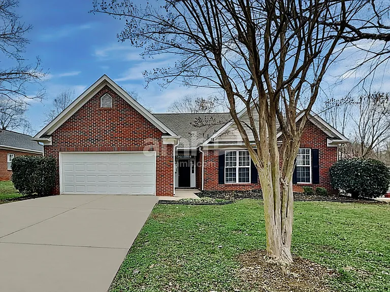 6604 Conifer Cir — Photo 1