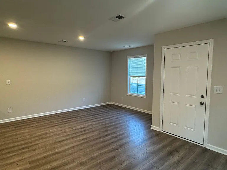 201 Mountaindale Dr — Photo 2