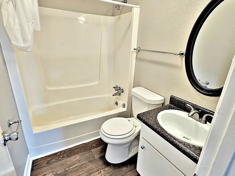 Avalon Cove Townhomes — Photo 30
