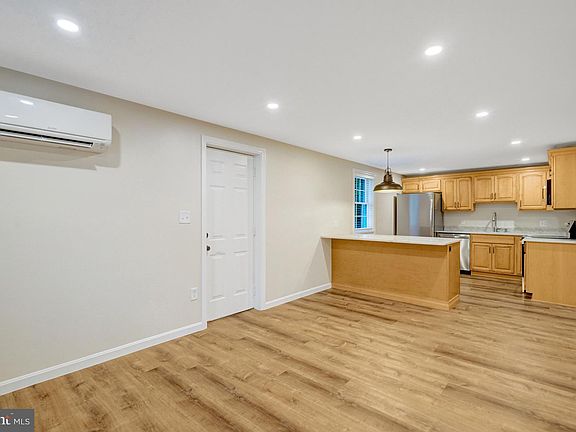 4th image of 110 S Wise St APT 1